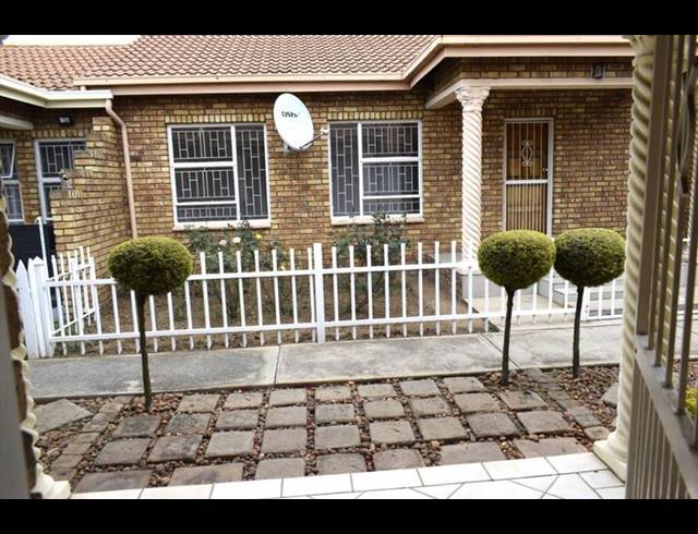 2 BEDROOM TOWNHOUSE FOR SALE IN VAN DYK PARK